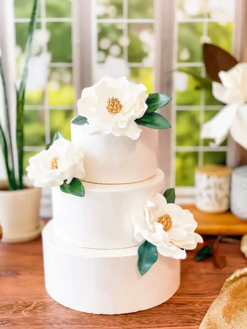 Modern Magnolia – White Sugar Flowers by Kelsie Cakes