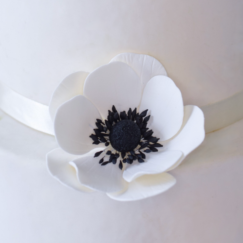 White Anemone Sugar Flowers by Kelsie Cakes
