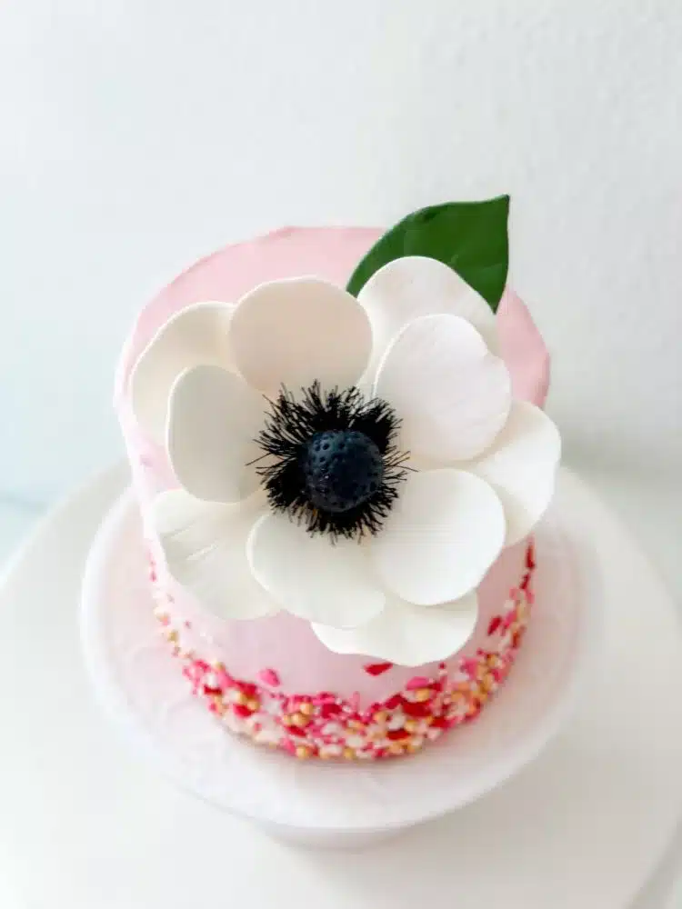 White Anemone Sugar Flowers by Kelsie Cakes